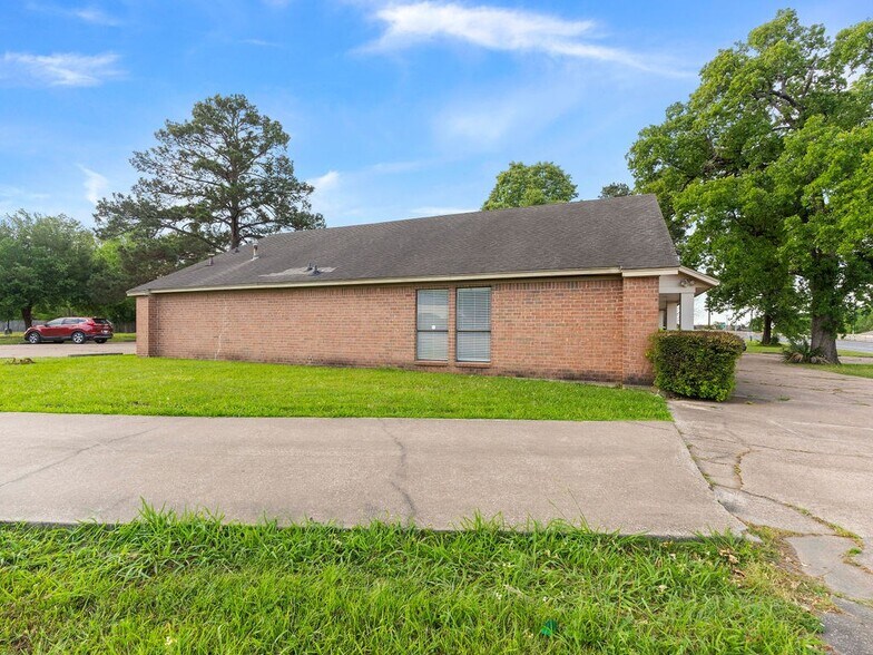 More Photos Of 602 S John Redditt Dr, Lufkin Office For Lease