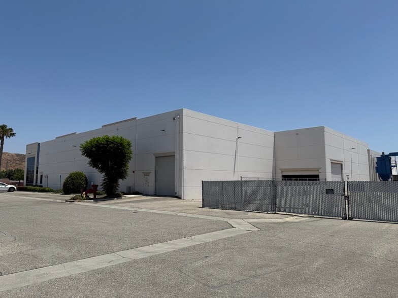 More Photos Of 3351B Grapevine St, Jurupa Valley Manufacturing For Sale