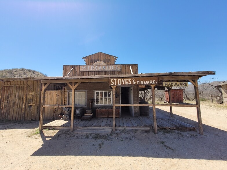 More Photos Of 331 W Rockspring Ln, Benson Movie Radio TVStudio For Sale