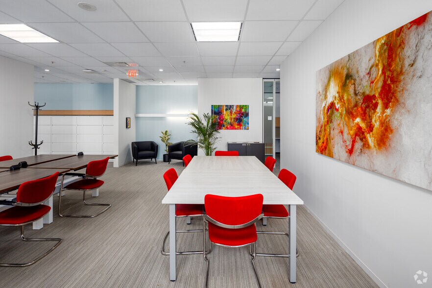 More Photos Of 333 Bay St, Toronto Office For Sale