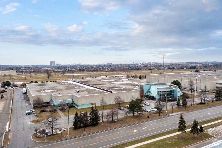More Photos Of 11 Kenview Blvd, Brampton Warehouse For Lease