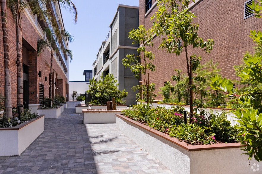 More Photos Of 57 Wheeler Ave, Arcadia Apartments For Lease