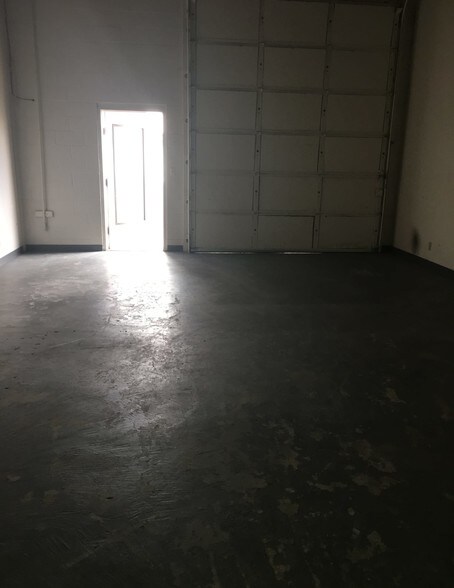 More Photos Of 200-202 E 37th St, Garden City Light Manufacturing For Lease