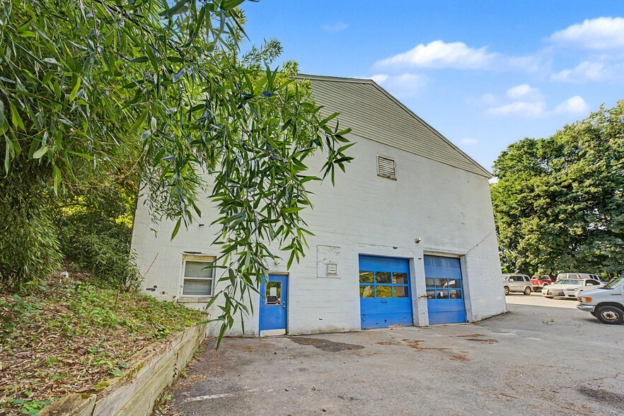 More Photos Of 23 Malcolm St, Morristown Industrial For Sale