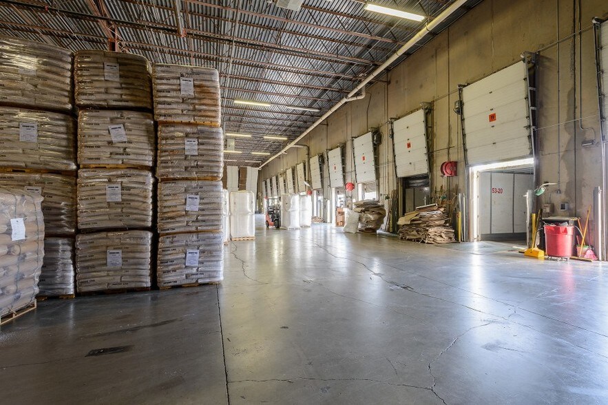 More Photos Of 6600 Cabot Dr, Glen Burnie Warehouse For Lease