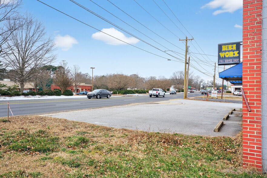 More Photos Of 1321 Union St, Spartanburg Freestanding For Lease