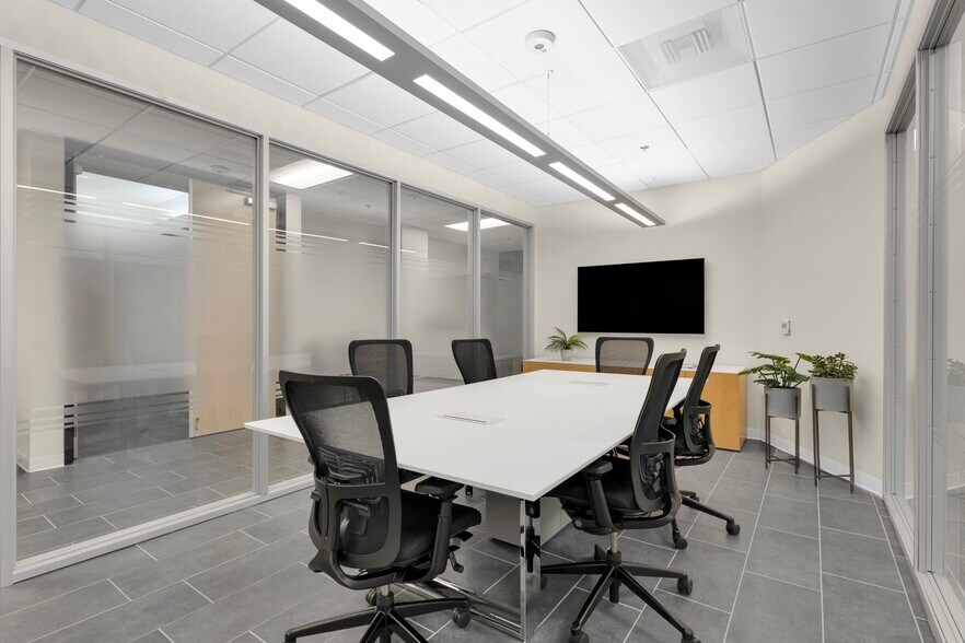 More Photos Of 1635 Village Center Cir, Las Vegas Coworking Space