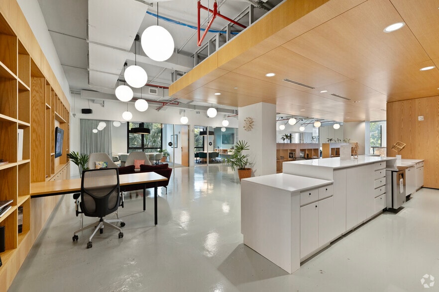 More Photos Of 218 NW 24th St, Miami Coworking Space