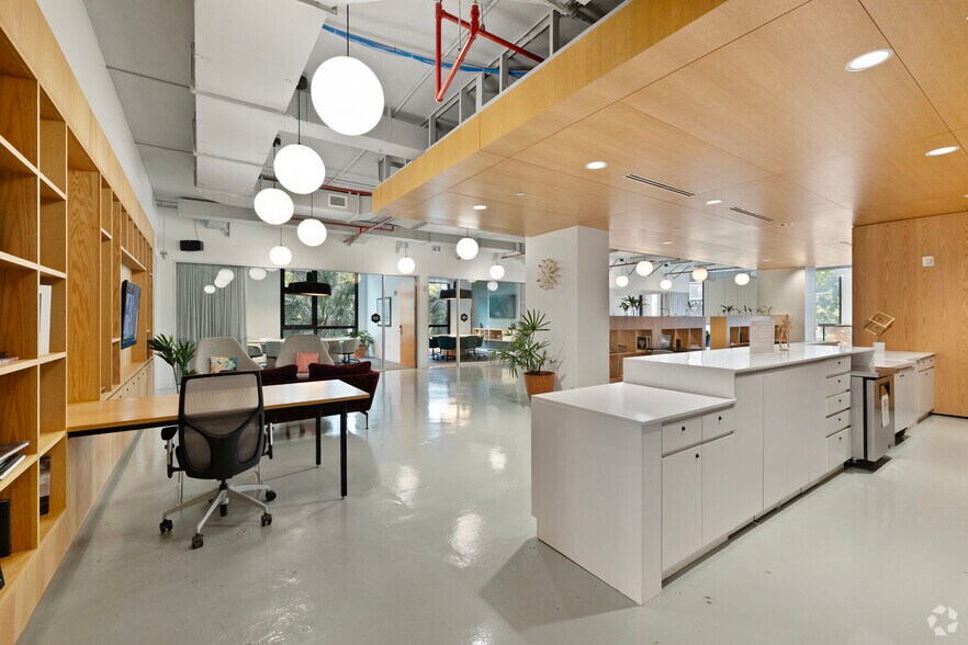 More Photos Of 218 NW 24th St, Miami Coworking Space