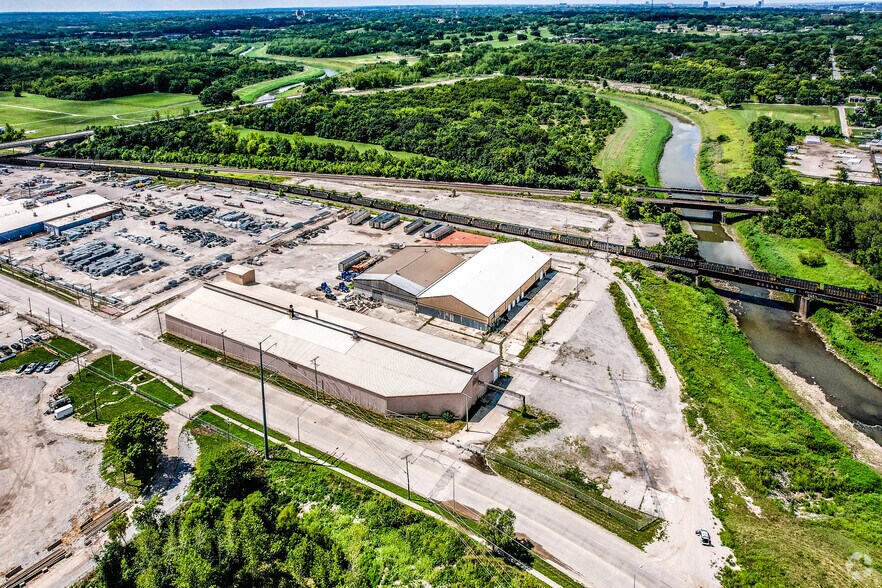 More Photos Of 2100 Manchester Trwy, Kansas City Warehouse For Sale