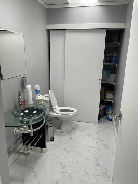 More Photos Of 1400 NE Miami Gardens Dr, Miami Medical For Lease