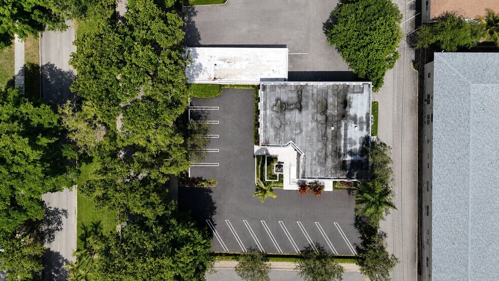 More Photos Of Sans Souci Blvd, Miami Office For Sale
