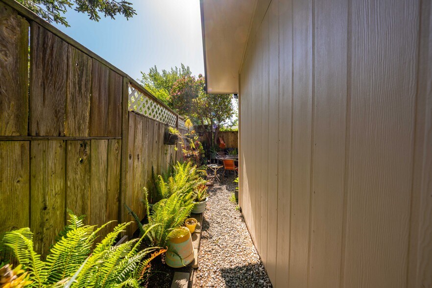 More Photos Of 542 Pacific Ave, Brookings Multifamily For Sale