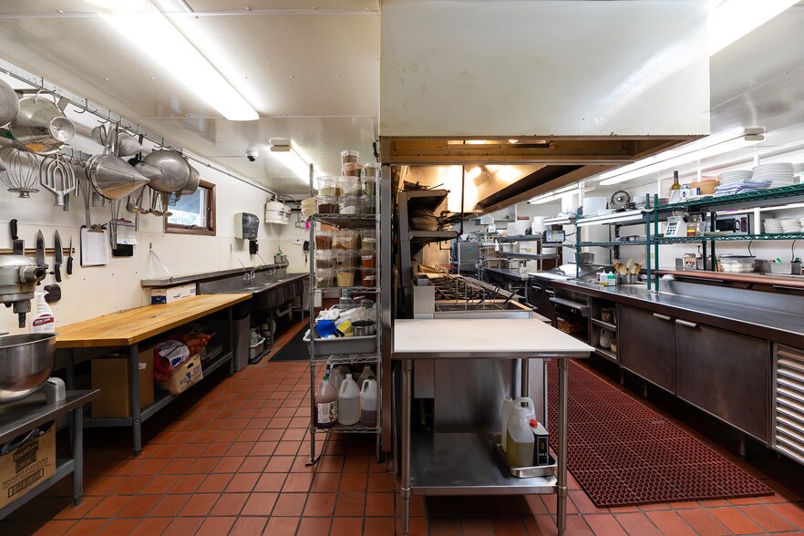 More Photos Of 380 S Lawson Dr, Green Lake Restaurant For Sale