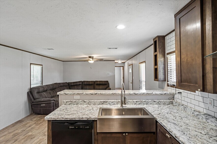 More Photos Of 9830 E US Highway 80, Terrell Industrial For Sale