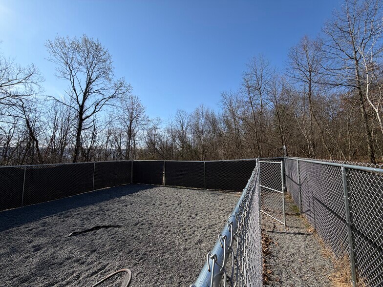 More Photos Of 104 Woodward Hill Rd, Edwardsville Office For Sale
