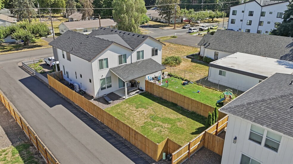 More Photos Of , Kelso Multifamily For Sale
