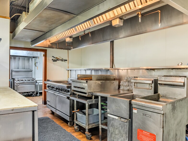 More Photos Of 780 US-101, Chinook Restaurant For Sale