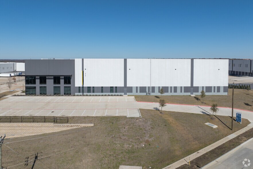 More Photos Of 3101 NW Centre Drive, Fort Worth Unknown For Lease