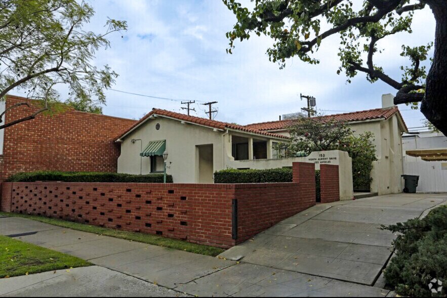 Primary Photo Of 152 N Almont Dr, West Hollywood Office For Lease