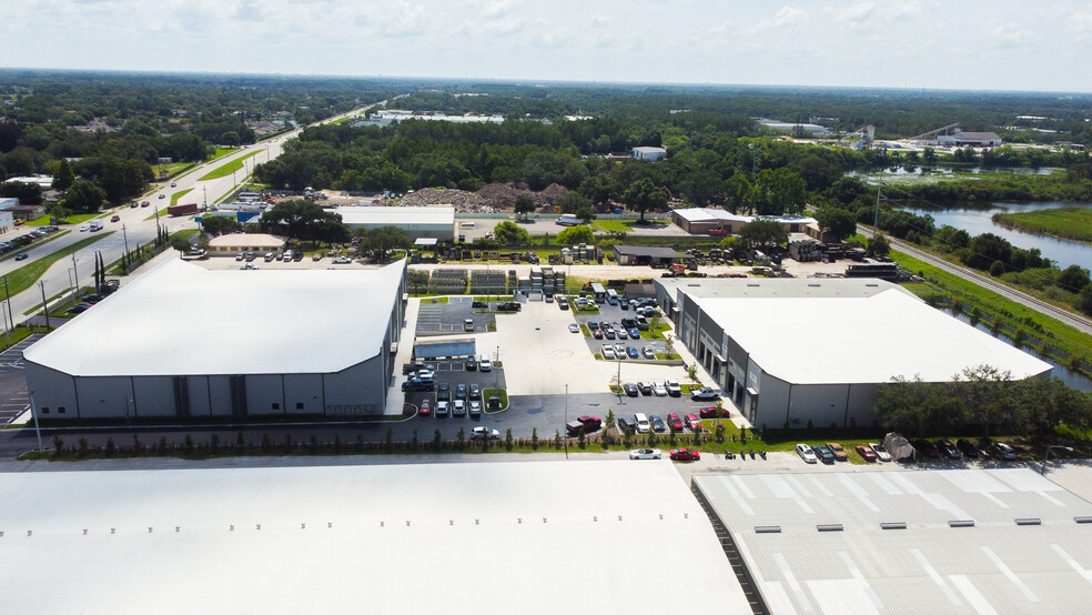 More Photos Of 5620 W Linebaugh Ave, Tampa Warehouse For Lease