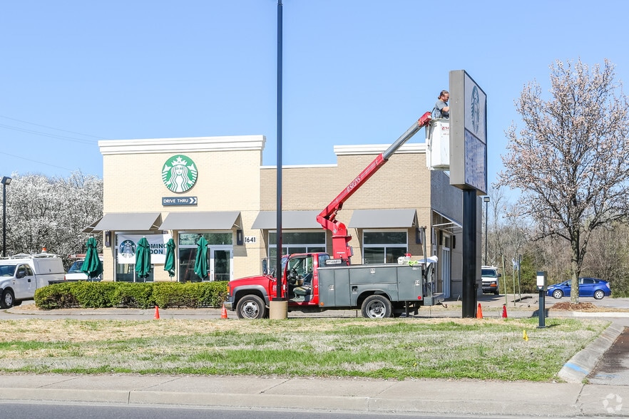 More Photos Of 1641 Memorial Blvd, Murfreesboro Freestanding For Lease