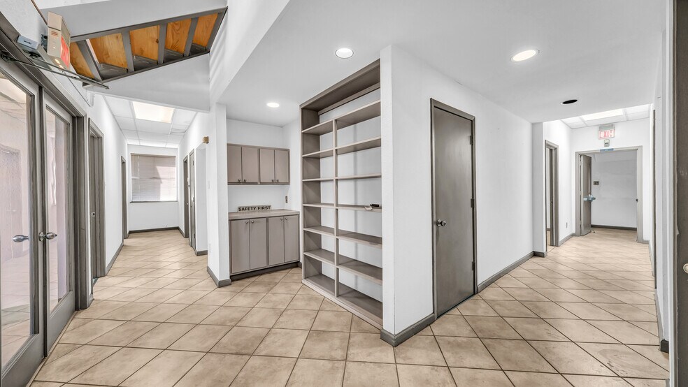 More Photos Of 5450 E Loop 820 S, Fort Worth Loft Creative Space For Sale