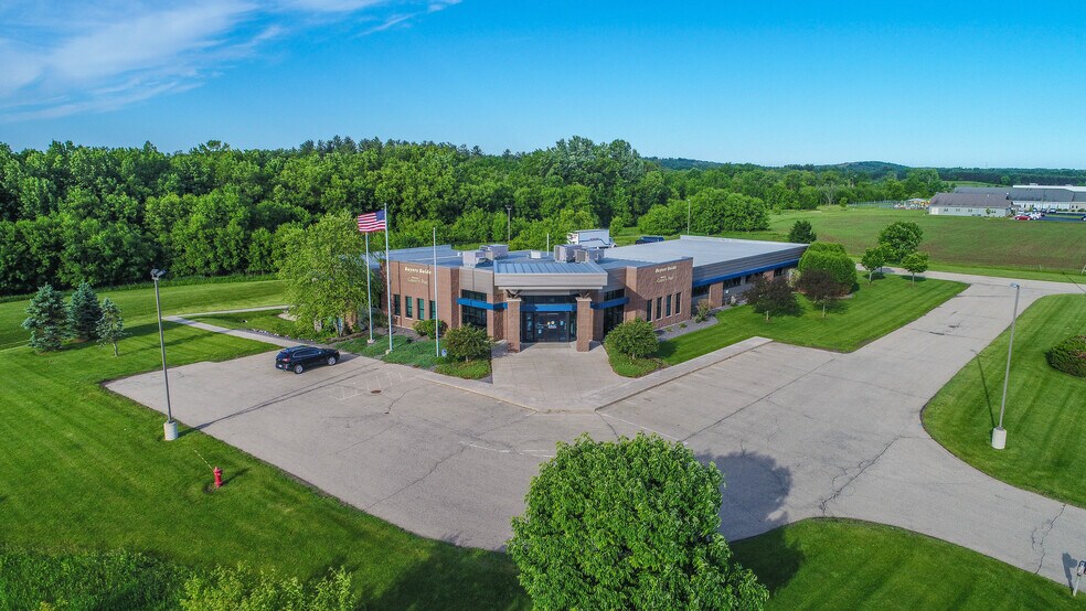 More Photos Of 1990 Godfrey Dr, Waupaca Office For Sale