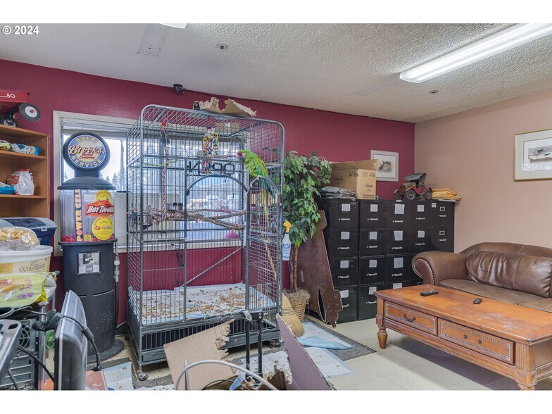 More Photos Of 22024 S Beavercreek Rd, Beavercreek Auto Repair For Sale