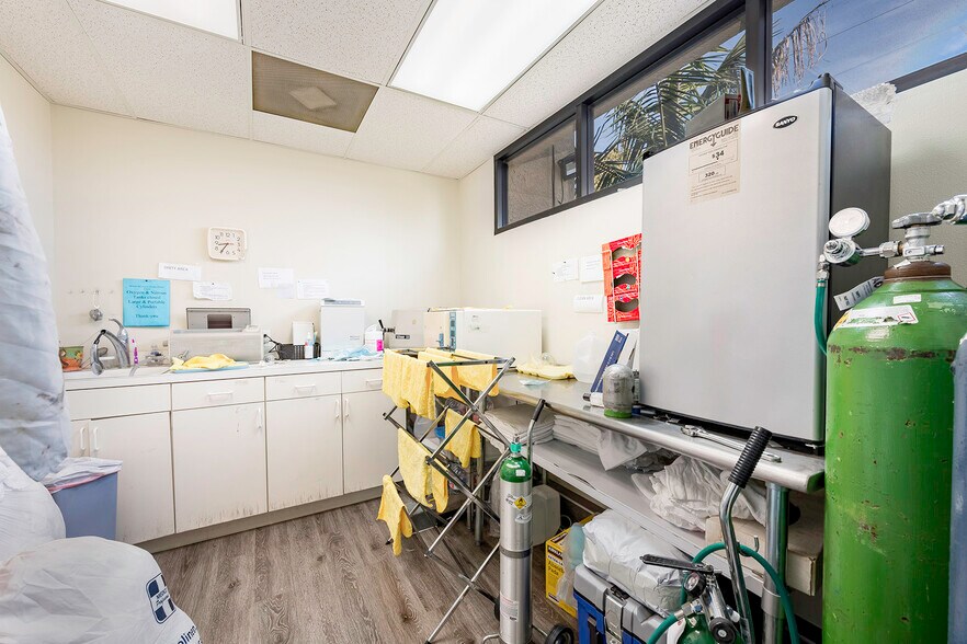 More Photos Of 5631 Lincoln Ave, Cypress Medical For Lease