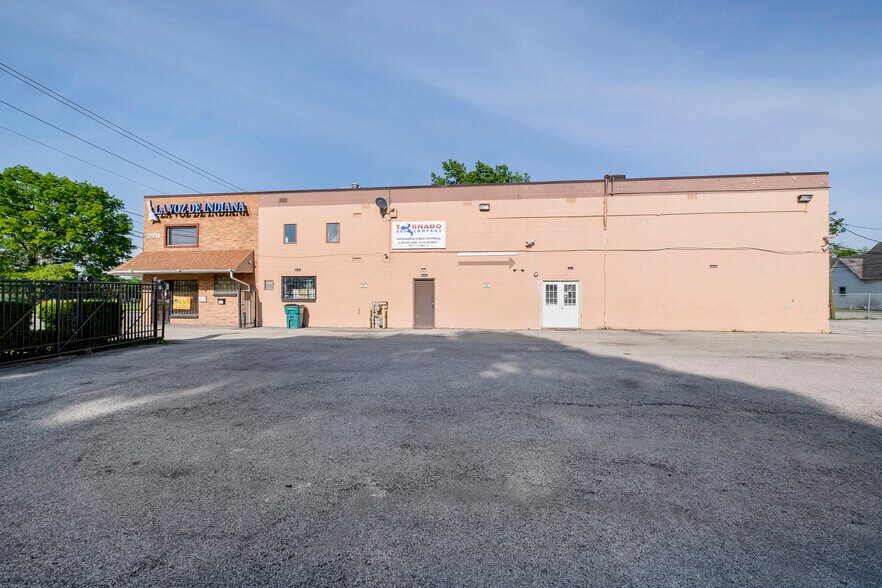 More Photos Of 2911 W Washington St, Indianapolis Storefront Retail Office For Sale