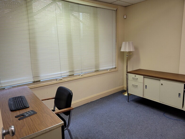 More Photos Of 802 N West St, Wilmington Office For Lease