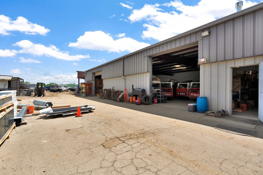 More Photos Of 1848 Industrial Way, Sanger Warehouse For Lease