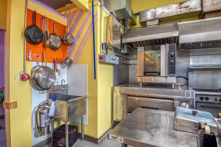 More Photos Of 206 Main St, Berlin Office For Sale