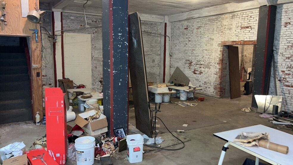 More Photos Of 507 4th St, Springfield Self Storage For Sale