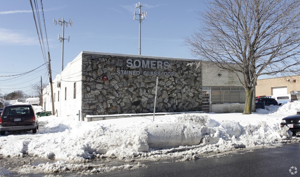 More Photos Of 108 Brook Ave, Deer Park Warehouse For Lease