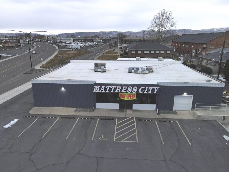 More Photos Of 3001 Main St, Union Gap Freestanding For Lease