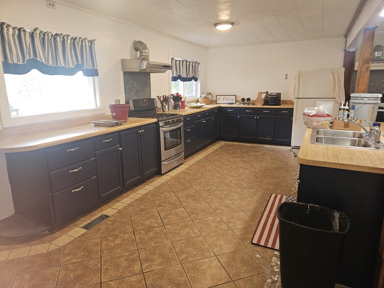 More Photos Of 2212 Okoboji Ave, Milford Multifamily For Sale