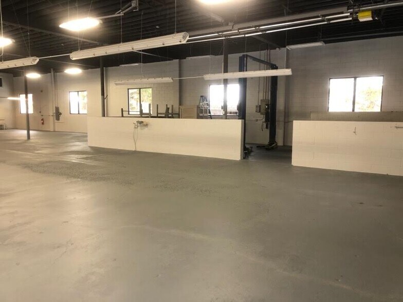 More Photos Of 34 Lafayette Rd, North Hampton Freestanding For Lease