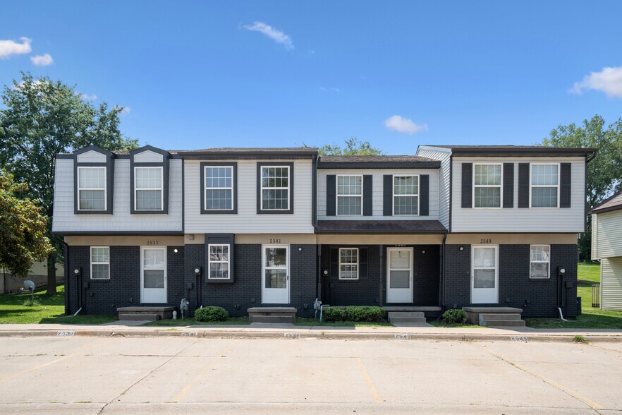 More Photos Of 2517 Sylvan Glen Ct, Iowa City Apartments For Sale