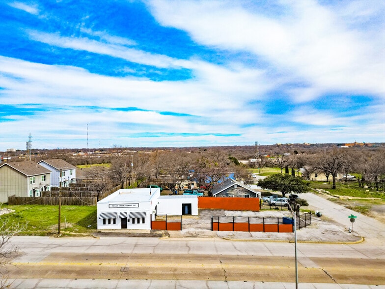 More Photos Of 411 S Riverside Dr, Fort Worth Storefront Retail Office For Sale