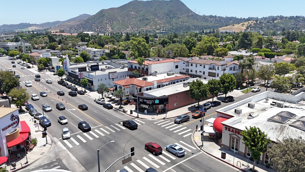 More Photos Of 10100-10112 Riverside Dr, Toluca Lake Storefront Retail Office For Lease