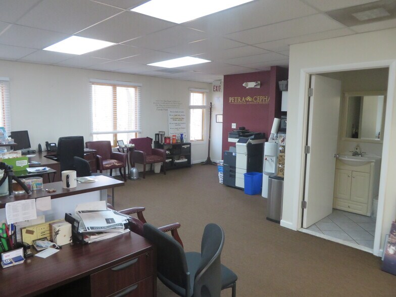 More Photos Of 27 Clyde Rd, Somerset Medical For Sale