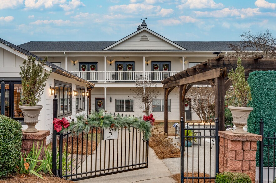More Photos Of 27 S Park St, Dahlonega Hotel For Sale