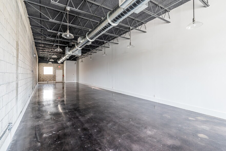 More Photos Of 3325-3327 NE 32nd St, Fort Lauderdale Storefront Retail Office For Sale