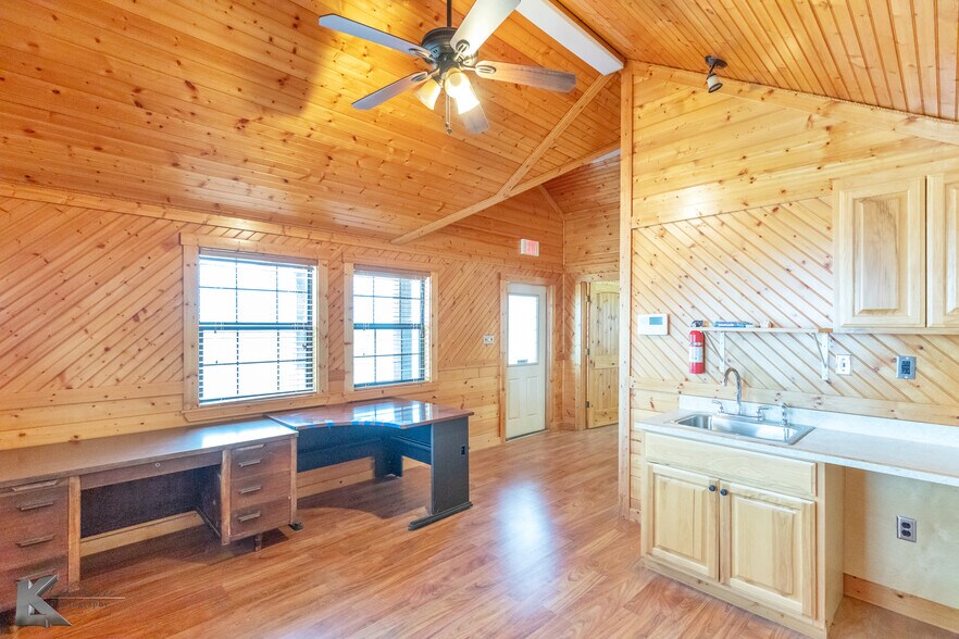 More Photos Of 10027 S Frontage Rd, Clyde Manufacturing For Sale