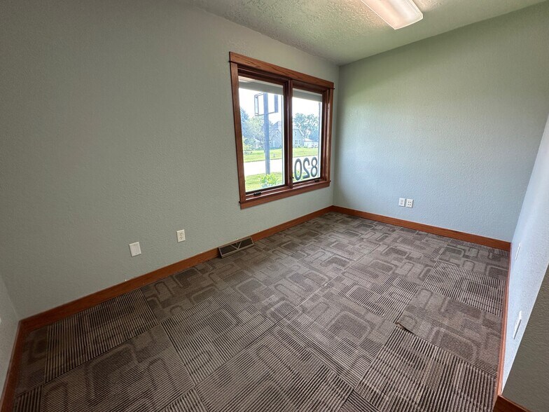 More Photos Of 820 W Summit St, Winterset Medical For Sale