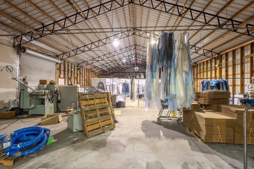 More Photos Of 244 N College St, Statesboro Flex For Sale