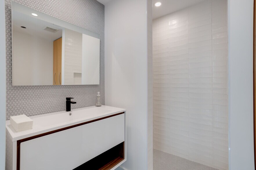 More Photos Of 115 Walnut Ave, Toronto Office For Sale