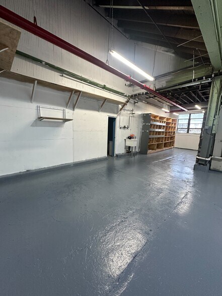 More Photos Of 3064 Review Ave, Long Island City Warehouse For Lease